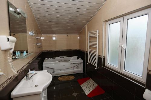 ایساکا تفلیس