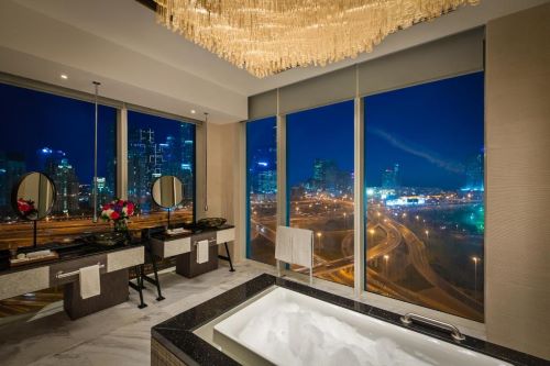 تاج جمیرا لیک تاورز